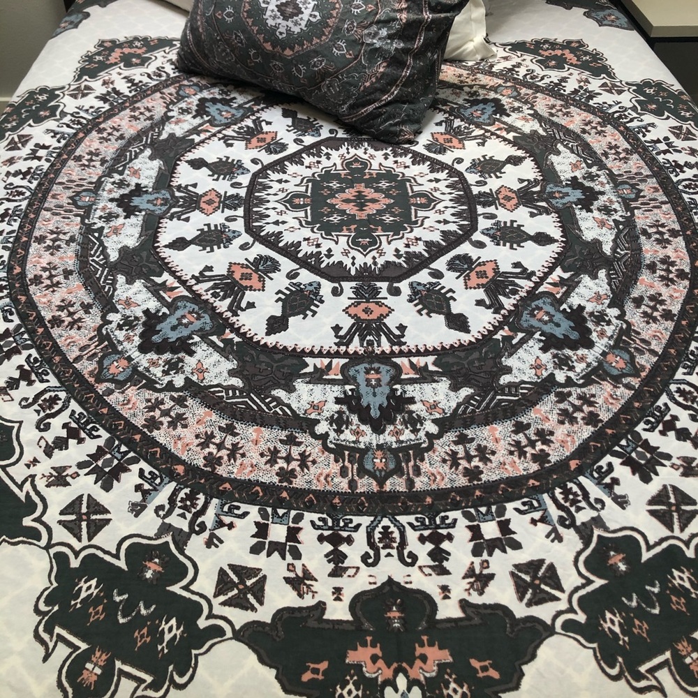 Urban Outfitter Duvet/sham set